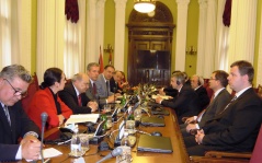 9. maj 2013. Članovi Odbora za administrativno-budžetska i mandatno-imunitetska pitanja u razgovoru sa delegacijom Parlamenta Mađarske